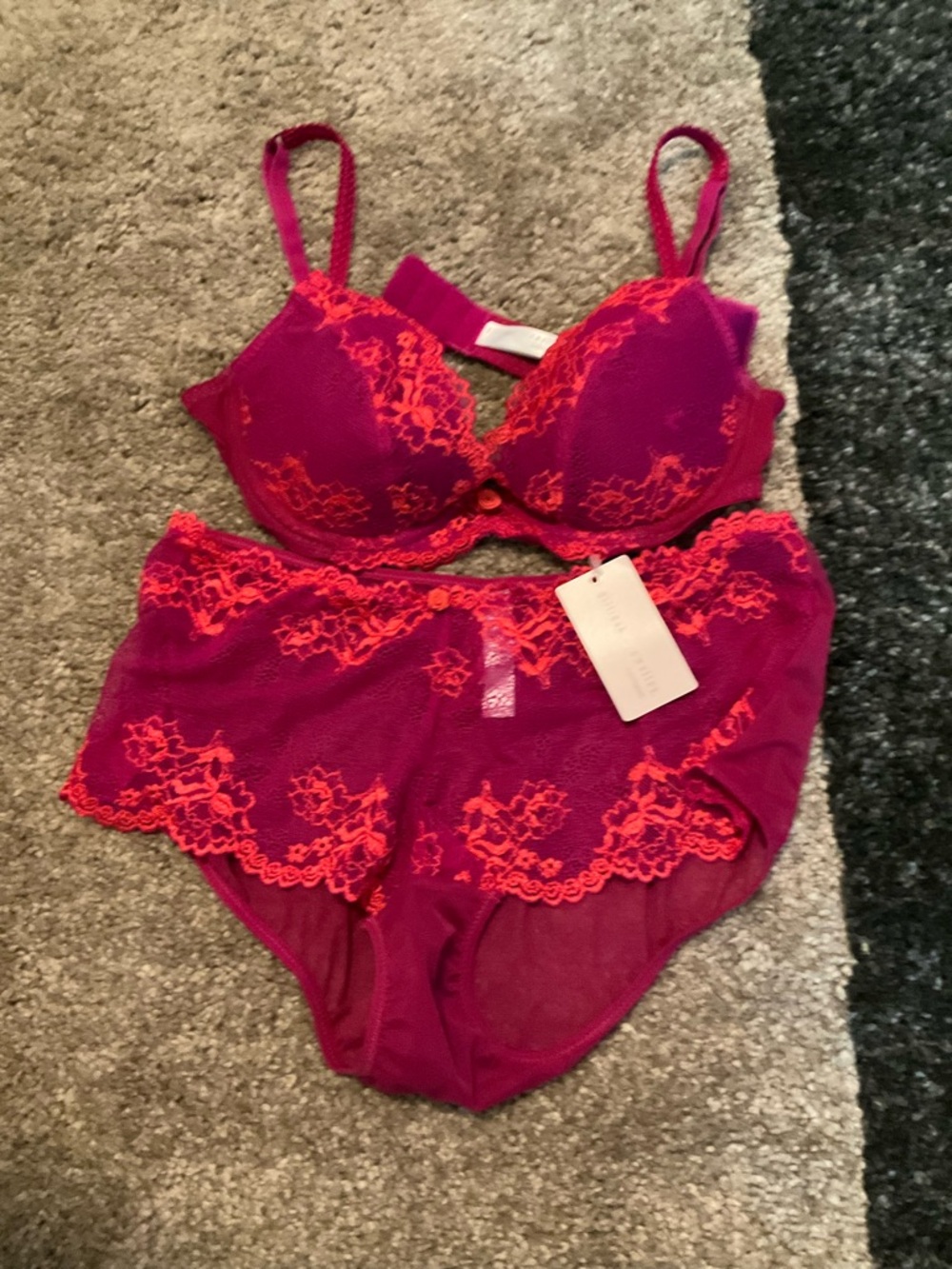 Gorgeous Bra and Panty Set 34B